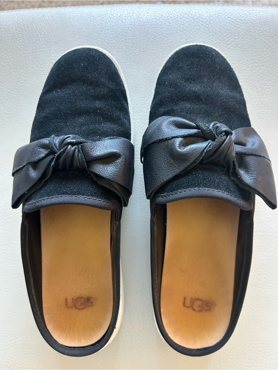 UGG Shoes - UGG Women’s Black Leather Slip-On Mules with Knotted Bow Size 7